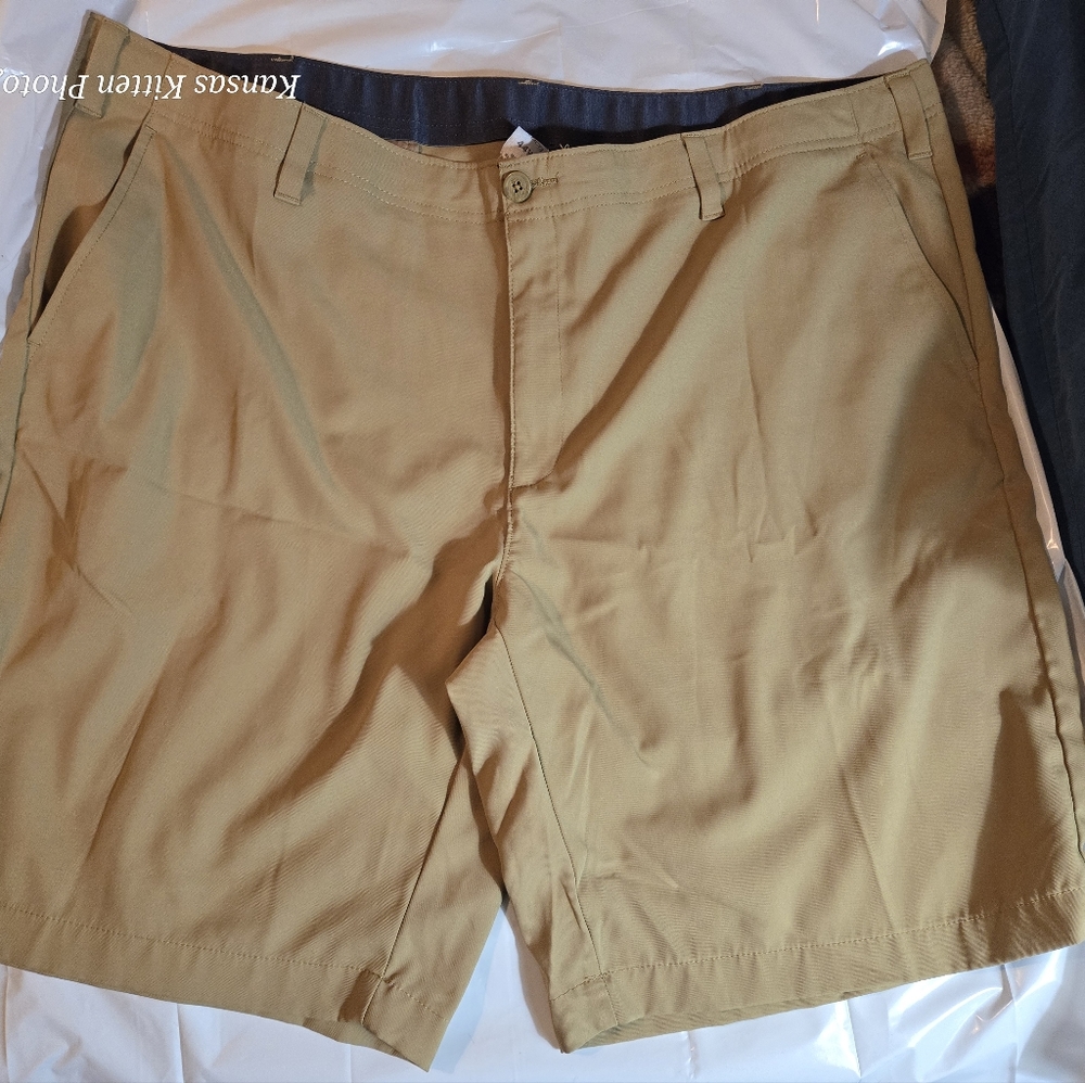 Mens BCG khaki golf shorts